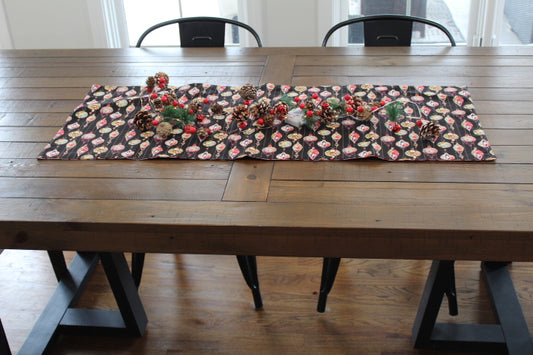 Holiday Table Runner - Christmas: Floral Ornaments